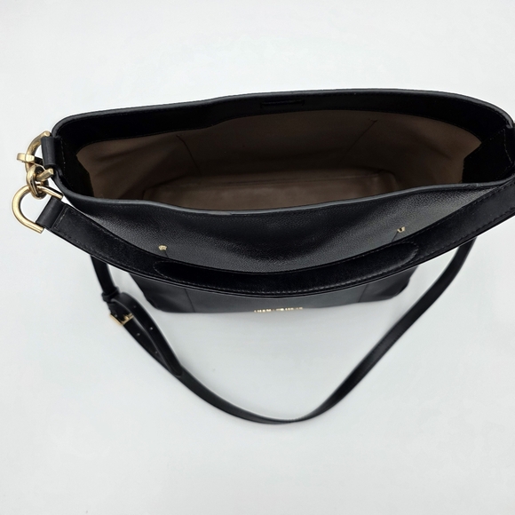 Michael Kors Black Hayes Bucket Bag - Picture 2 of 10
